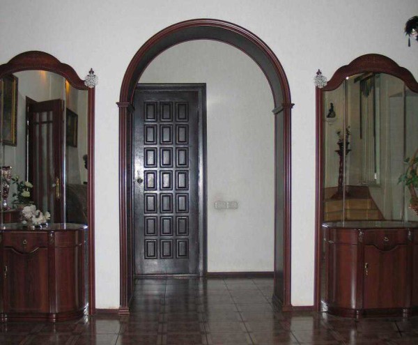 For a classic arch, a height of at least 2.5 m is required