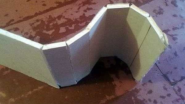 Notches on one side make it easy to break plaster