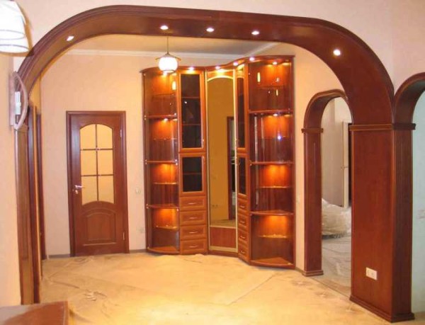 The romance-shaped arch is good with a large width and low height