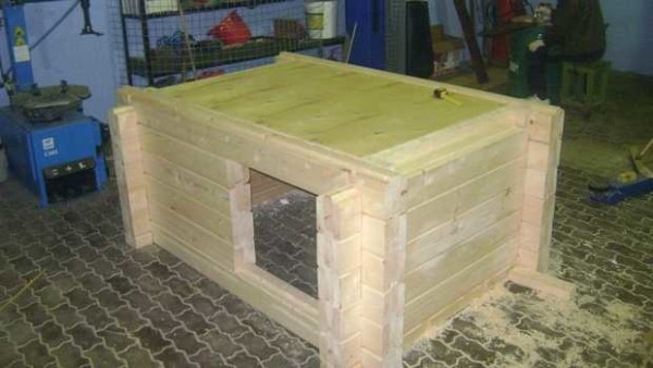 Dog kennel ceiling