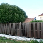 Checkerboard on a plinth - such a fence looks gorgeous