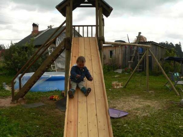 The wooden children's slide must be carefully sanded