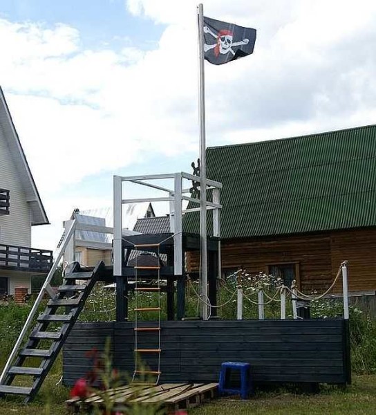 Children's corner - pirate ship