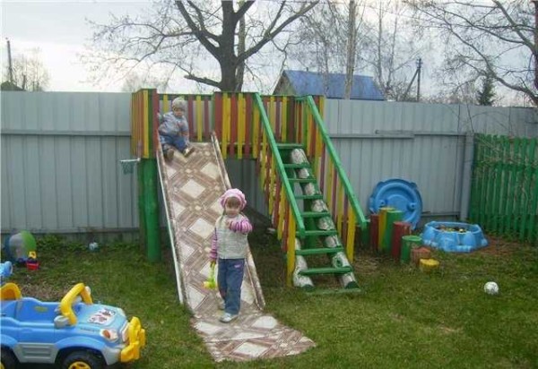 For a higher speed of descent, the children's slide can be sheathed with linoleum