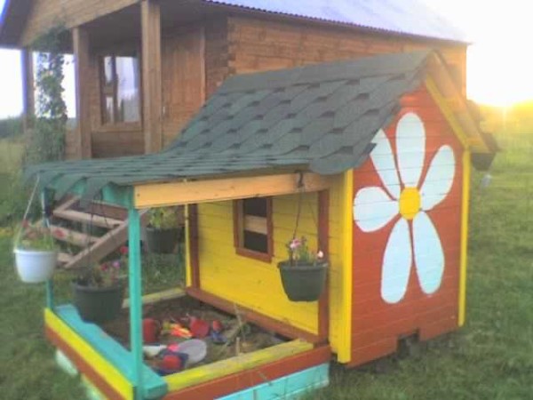 One of the options for a children's house with a sandbox under one roof
