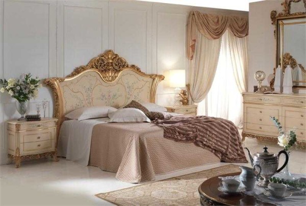 Example of a classic bedroom