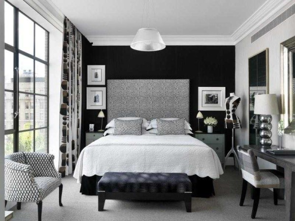 Black and white bedroom - for the stylish and daring. The main thing is an abundance of light and not overdo it with black ...
