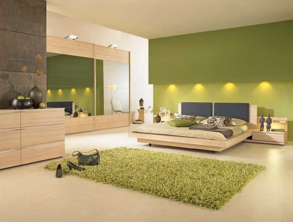 Wall accent is located at the head of the bed