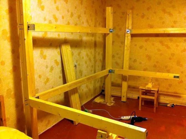 We attach side bars to the first frame