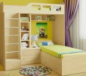 Corner arrangement of berths