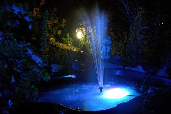 This fountain is made by hand, just like the lighting: a waterproof LED lantern with a remote control