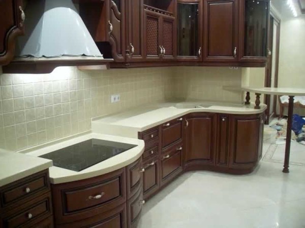 Another example of kitchen furniture with worktops at different levels