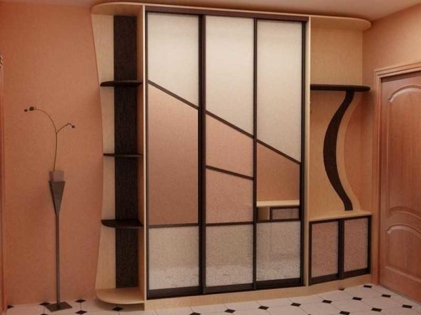 Sliding wardrobe can occupy the entire wall in the hallway