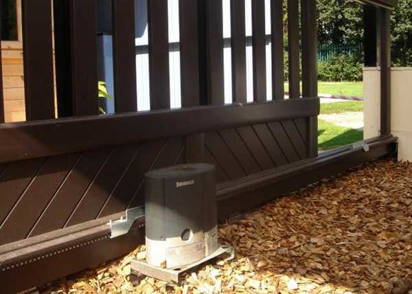 One of the operators for cantilever doors with bottom beam