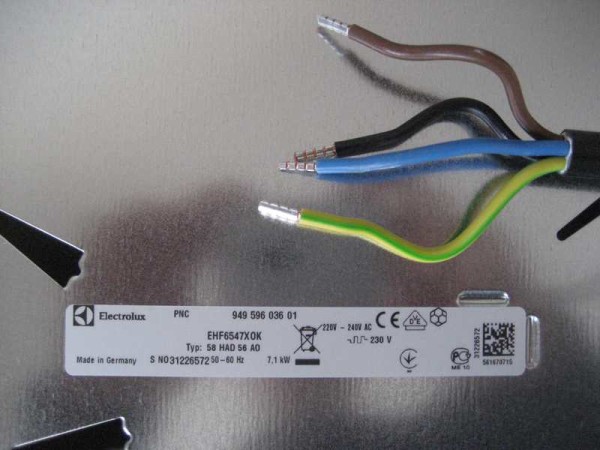 How to connect if 4 wires come from the hob, and there are three of them in the outlet
