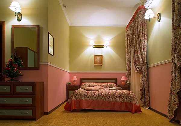 Painting a room in two colors: horizontal separation