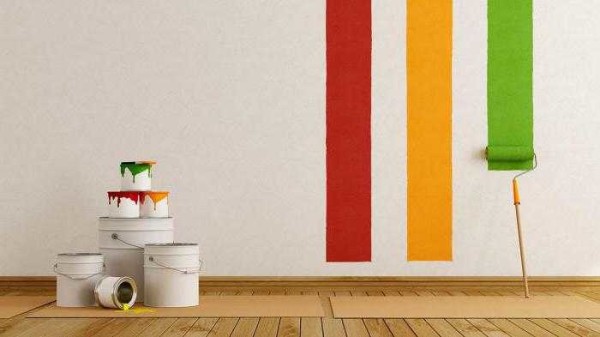 Painting walls in an apartment is an increasingly relevant way of decorating