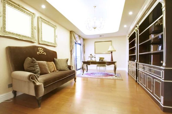 The light should be multi-tiered so that the required degree of illumination can be created