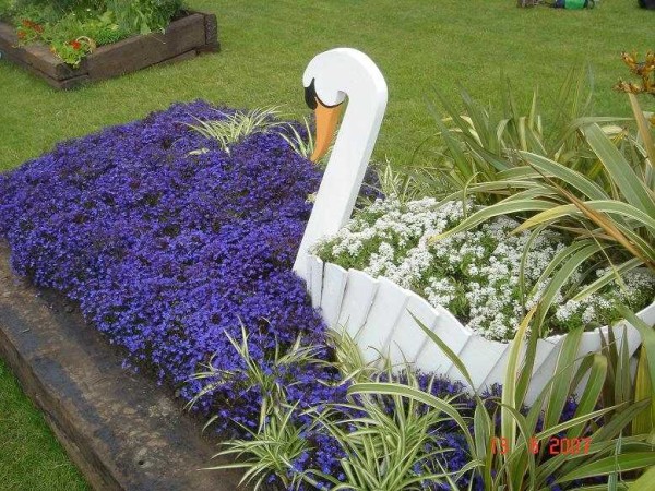 Swan flower garden from planks
