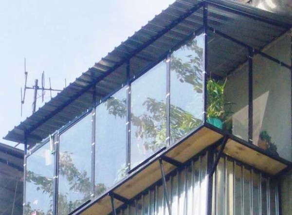 A more modern version of metal glazing baklon