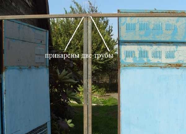 In the middle, with a gap of 6 mm, we weld two vertical pipes