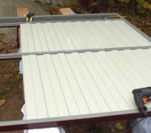 Installation of a profiled sheet on vorotoa