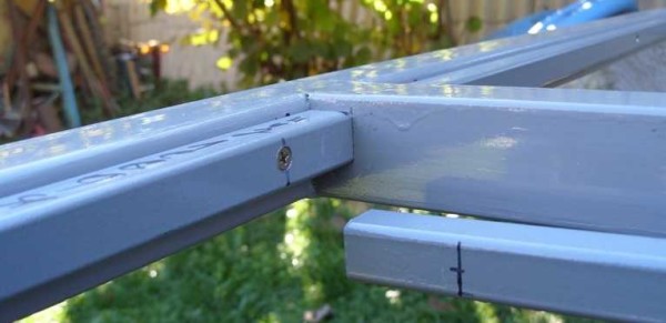 How to fix the planks for the profiled sheet