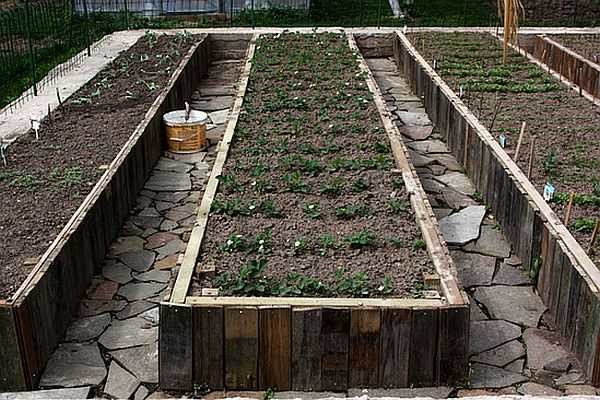 Cutting boards can also be used for the sides of high beds
