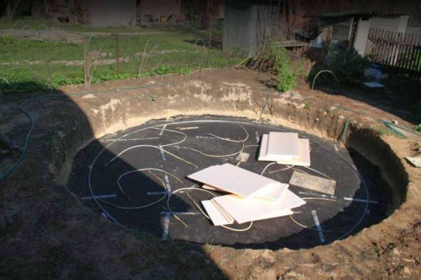 This is a prepared pit with a layer of geotextile