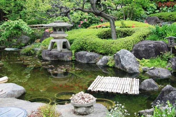 how to arrange a garden plot with your own hands in a Japanese style