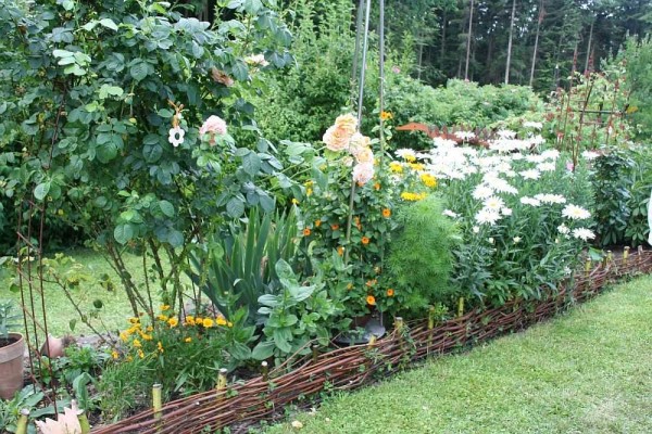 Wattle as a fence for a flower bed