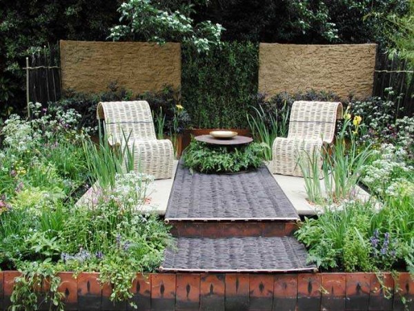 This is wicker furniture, but its shape is completely different.
