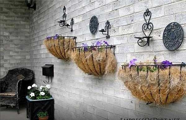 Wall design option - metal baskets lined with jute fiber, inside - soil