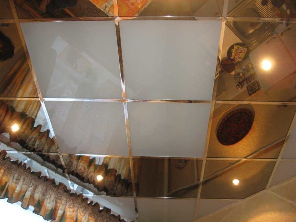 An example of a cassette ceiling in the kitchen