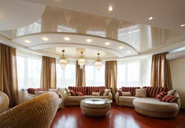 Beautiful ceilings - gloss due to reflection makes the living room much more spacious