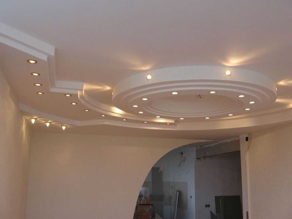 Ceiling design in the hall: plasterboard construction