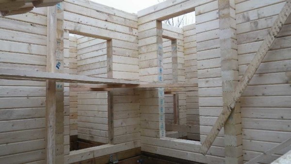 The blockhouse is assembled from numbered blanks with a molded bowl