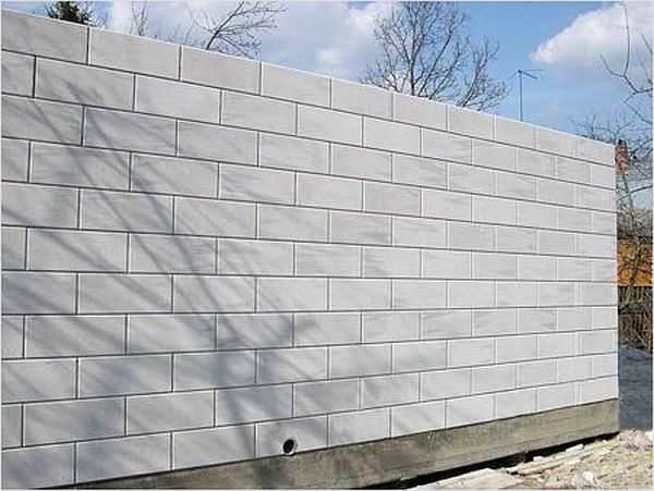 The principle of laying blocks of aerated concrete