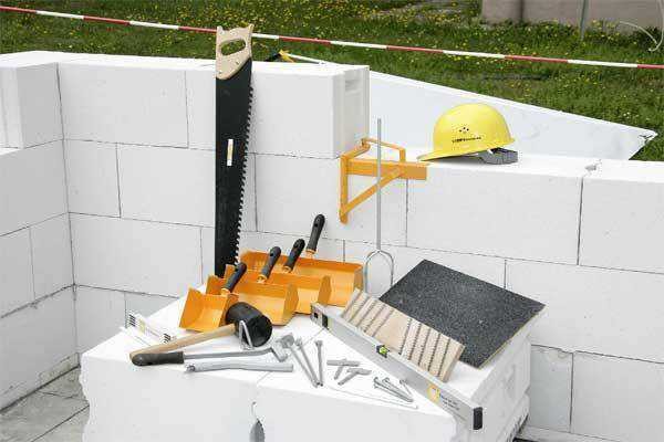 A set of tools necessary for building a house from aerated concrete