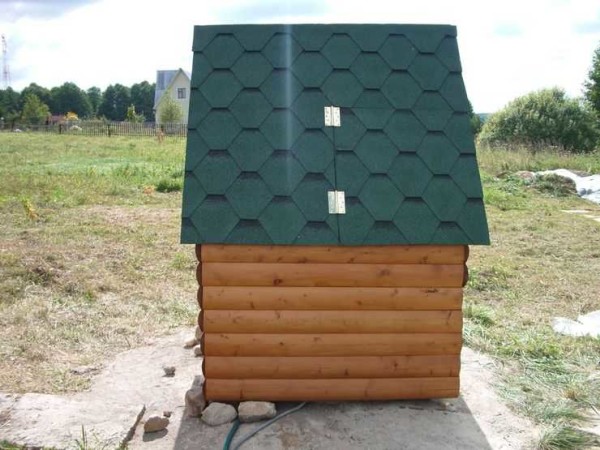 Closed house for a well