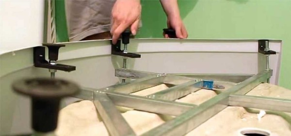 Installing the legs