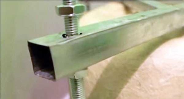 There are lock nuts on both sides
