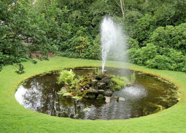 DIY fountain in the garden