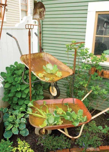 Cascade fountain of garden carts
