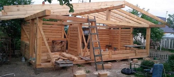 After the walls were assembled, the rafter system was taken up