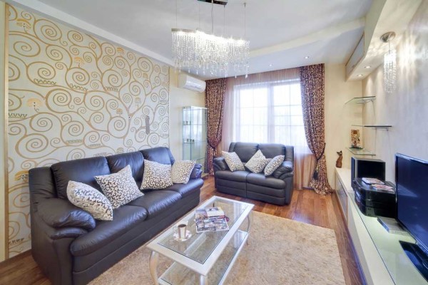 The distant wall, it seems, is closer due to the wallpaper on the wall