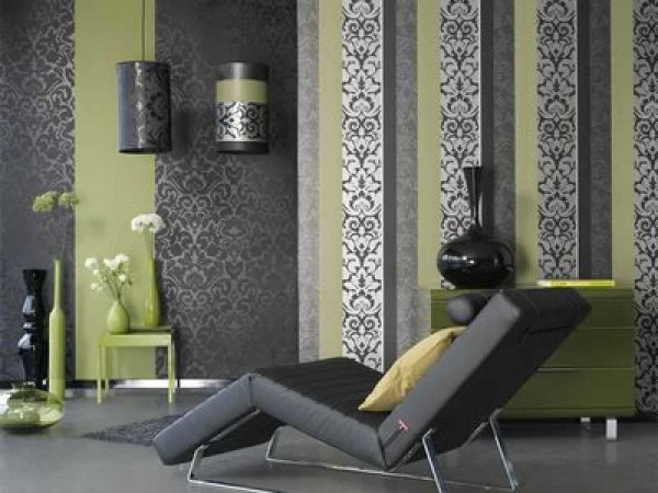 Wallpaper gluing methods: alternating vertical stripes