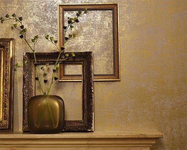 Some gold on the walls - new in the design of the wallpaper of the last season