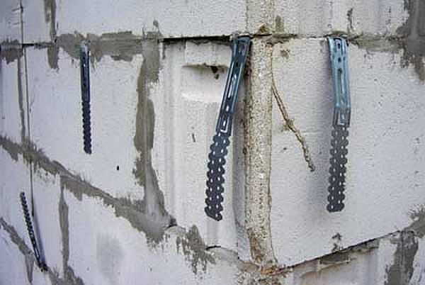 Mounting plates inserted into the seams for connection with the brick finish of aerated concrete, but they are galvanized and after a few years the brick finish may fall off