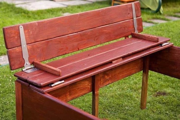 When folded down, the sandbox looks like this